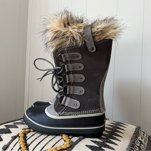 Sorel Shoes - Women’s Joan of Arc Boot. Size 8. Color - Shale/Schiste. Brand New/ Never Worn.